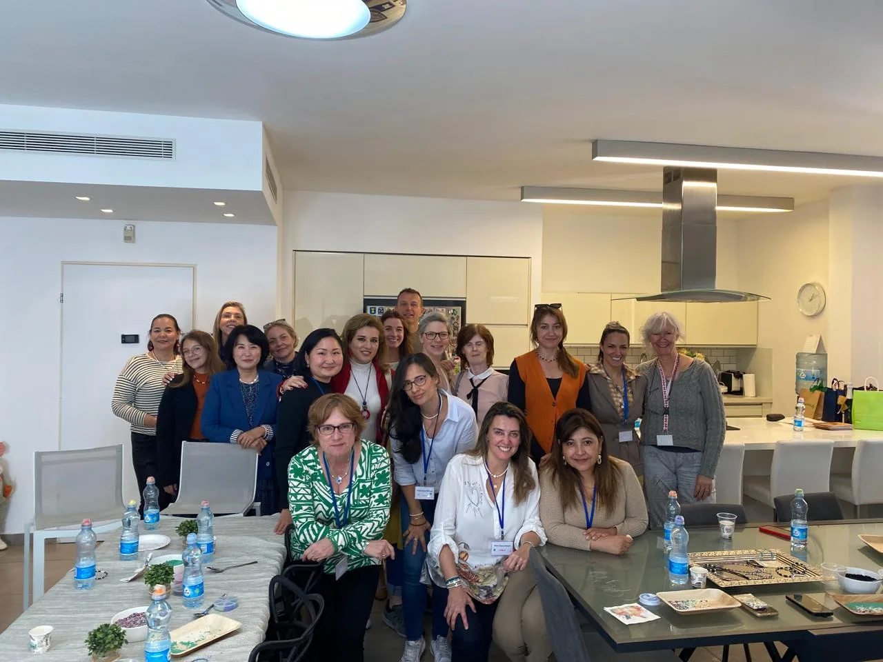 Turma reunida após encontro conduzido por Rebeka Bastos